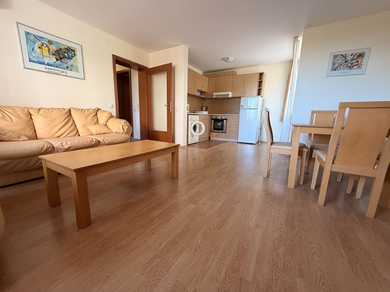 Абсолютна първа линия в Свети Влас! Просторен двустаен апартамент с прекрасна морска гледка