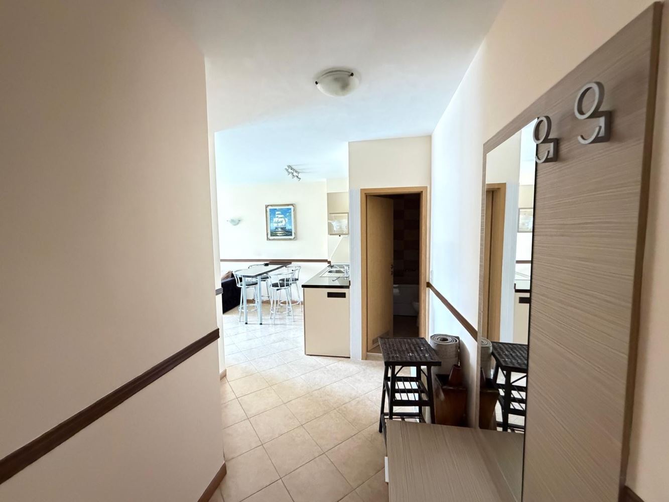 Просторен тристаен апартамент с директен излаз към собствен двор в Слънчев бряг – комфорт, лукс и уют