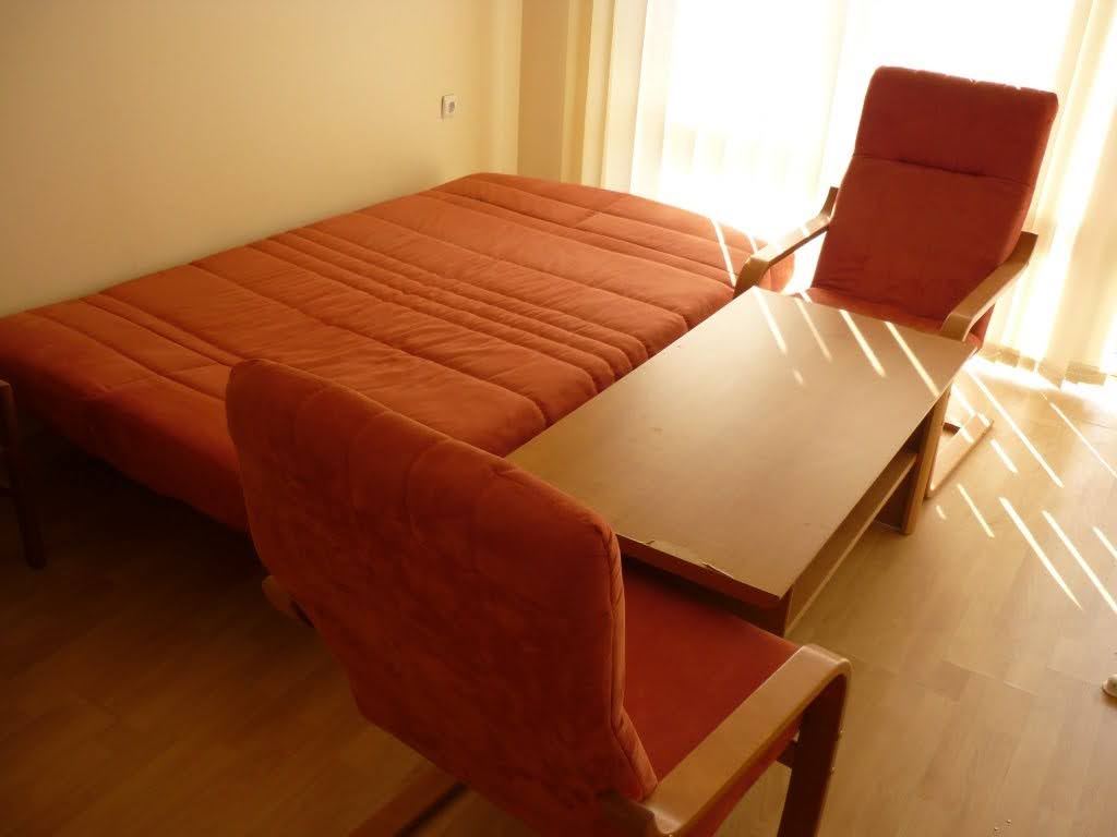 Обзаведен двустаен апартамент на първа линия с морска гледка в Елените