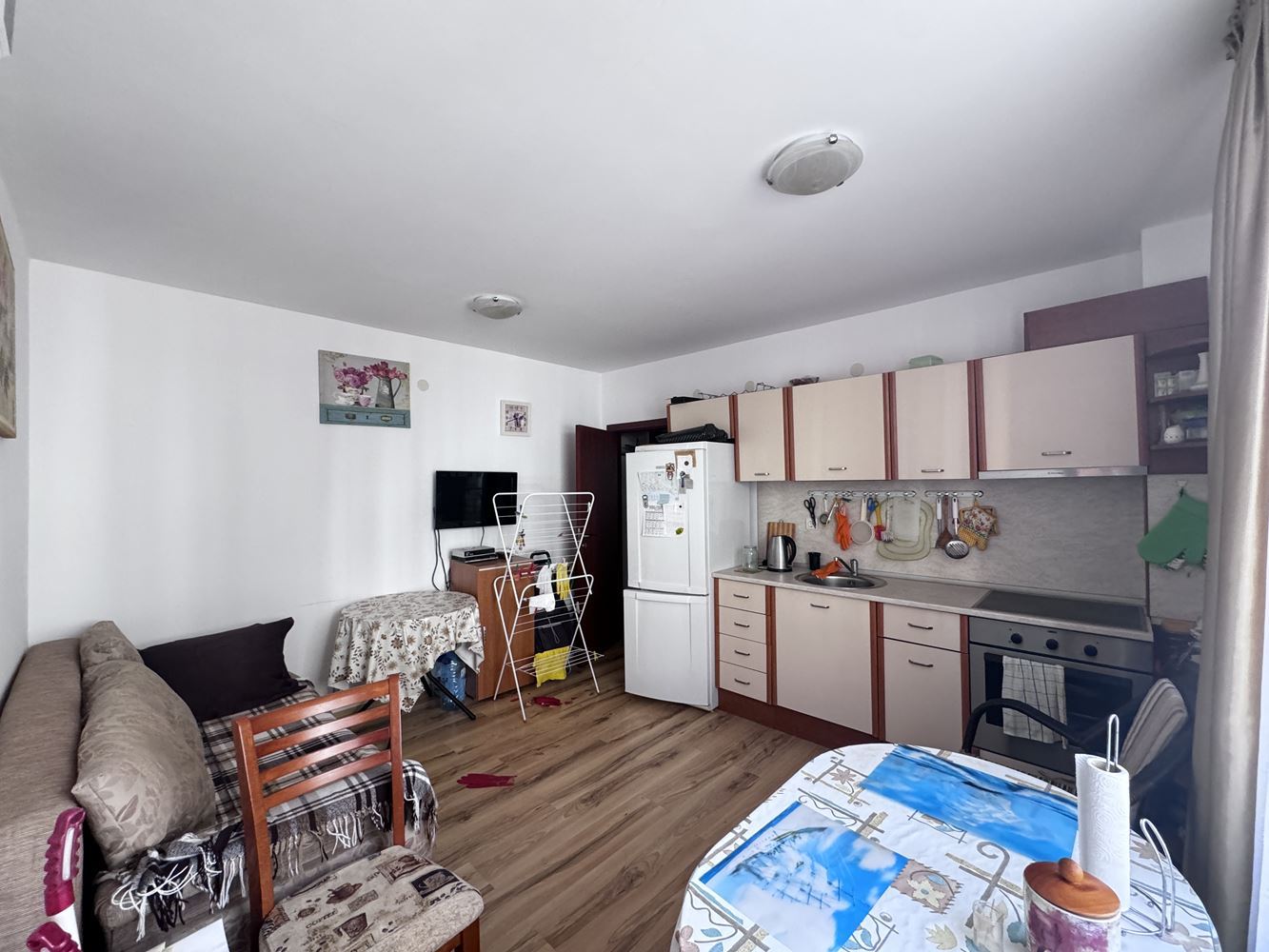 Двустаен апартамент с директен достъп до басейн в комплекс „Викторио“, Свети Влас – комфорт и ваканционно усещане