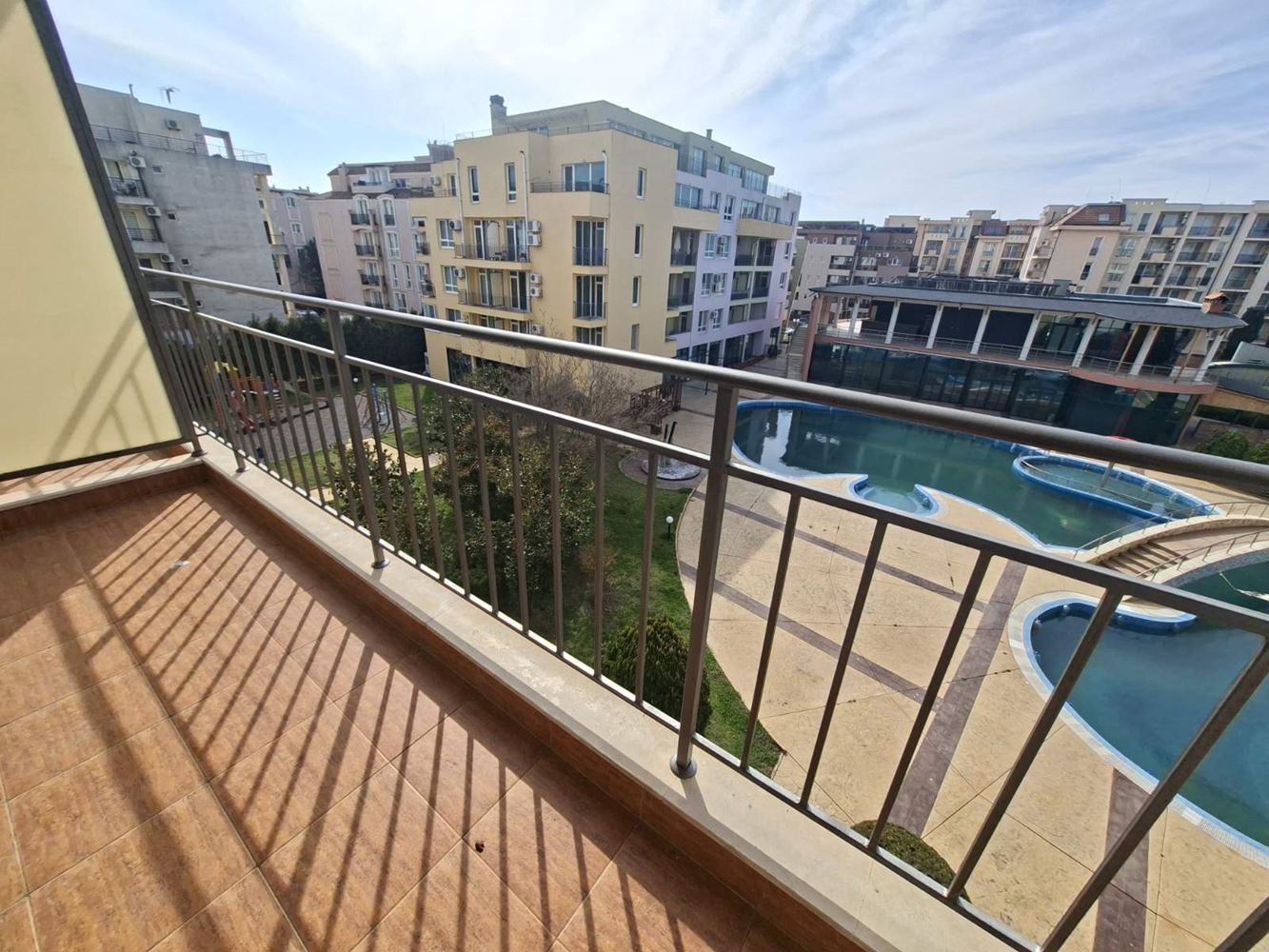 Просторен двустаен апартамент с пълна курортна инфраструктура в Слънчев бряг