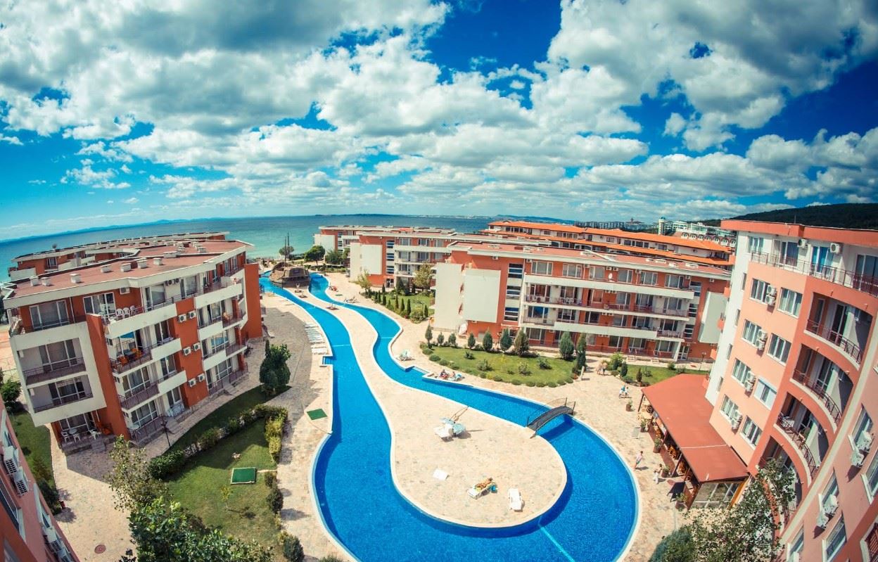 Студио на първа линия в комплекс в Елените – море, планина и ваканционен комфорт в едно