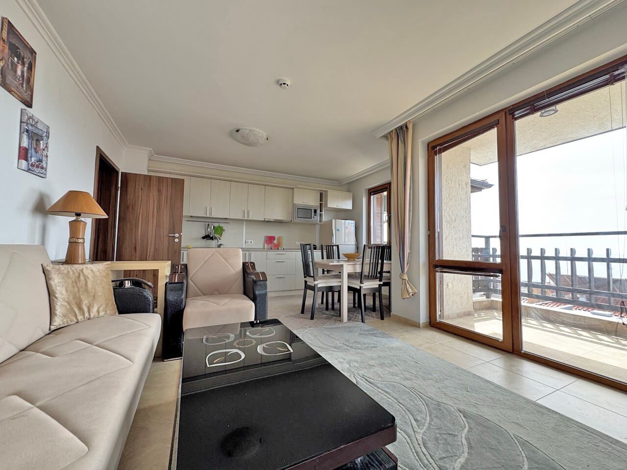 Просторен тристаен апартамент в бутиков комплекс на метри от морето в Свети Влас