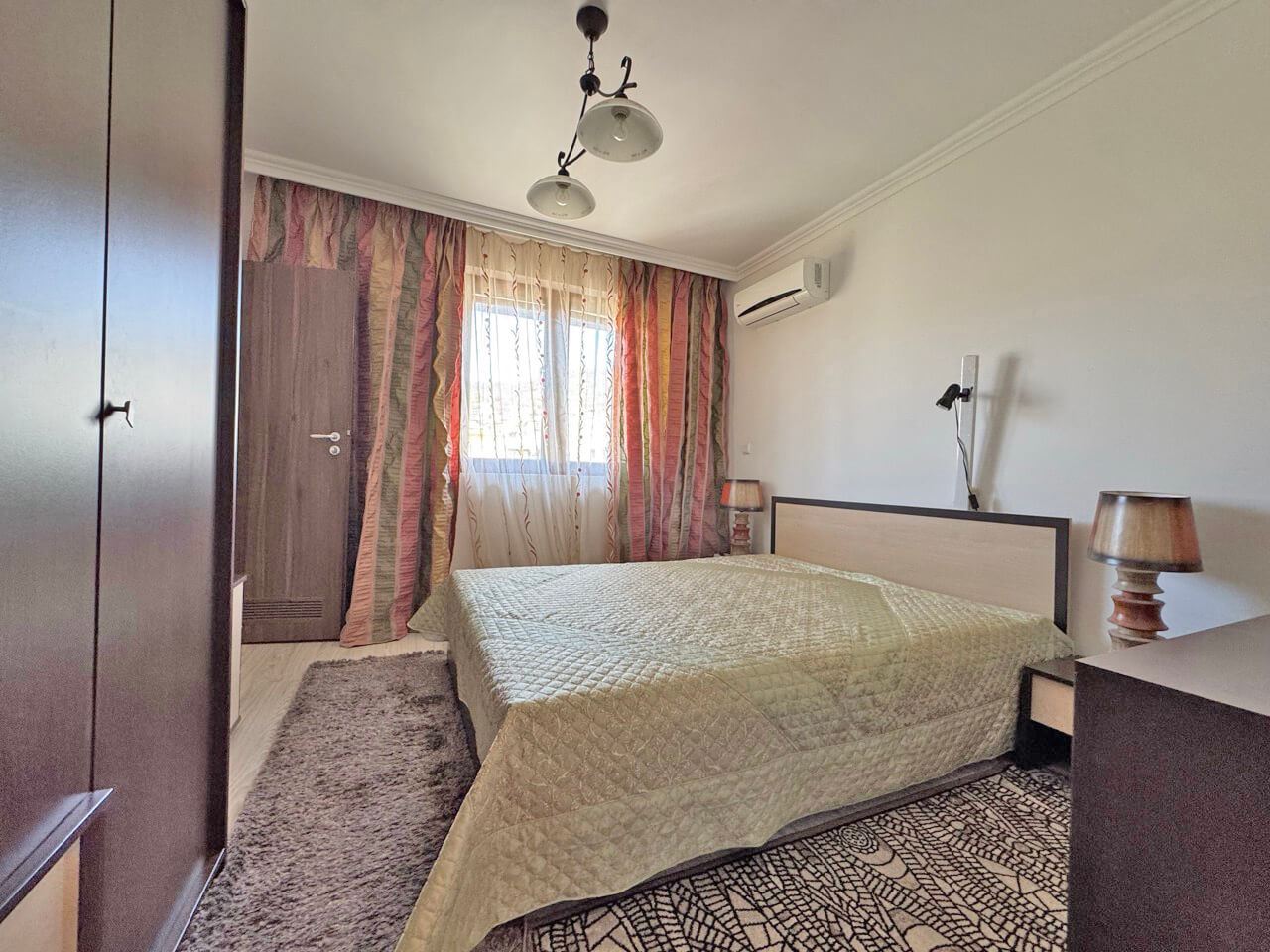 Просторен тристаен апартамент в бутиков комплекс на метри от морето в Свети Влас