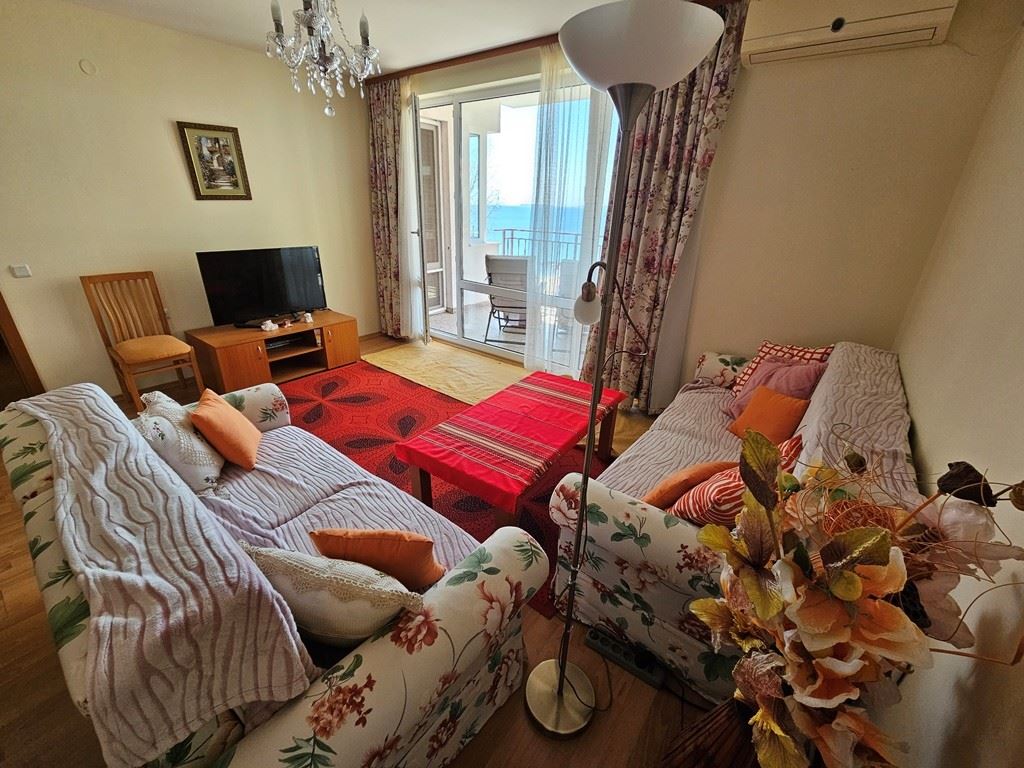 Свети Влас, първа линия море - панорамен апартамент с морска гледка от всяка стая 