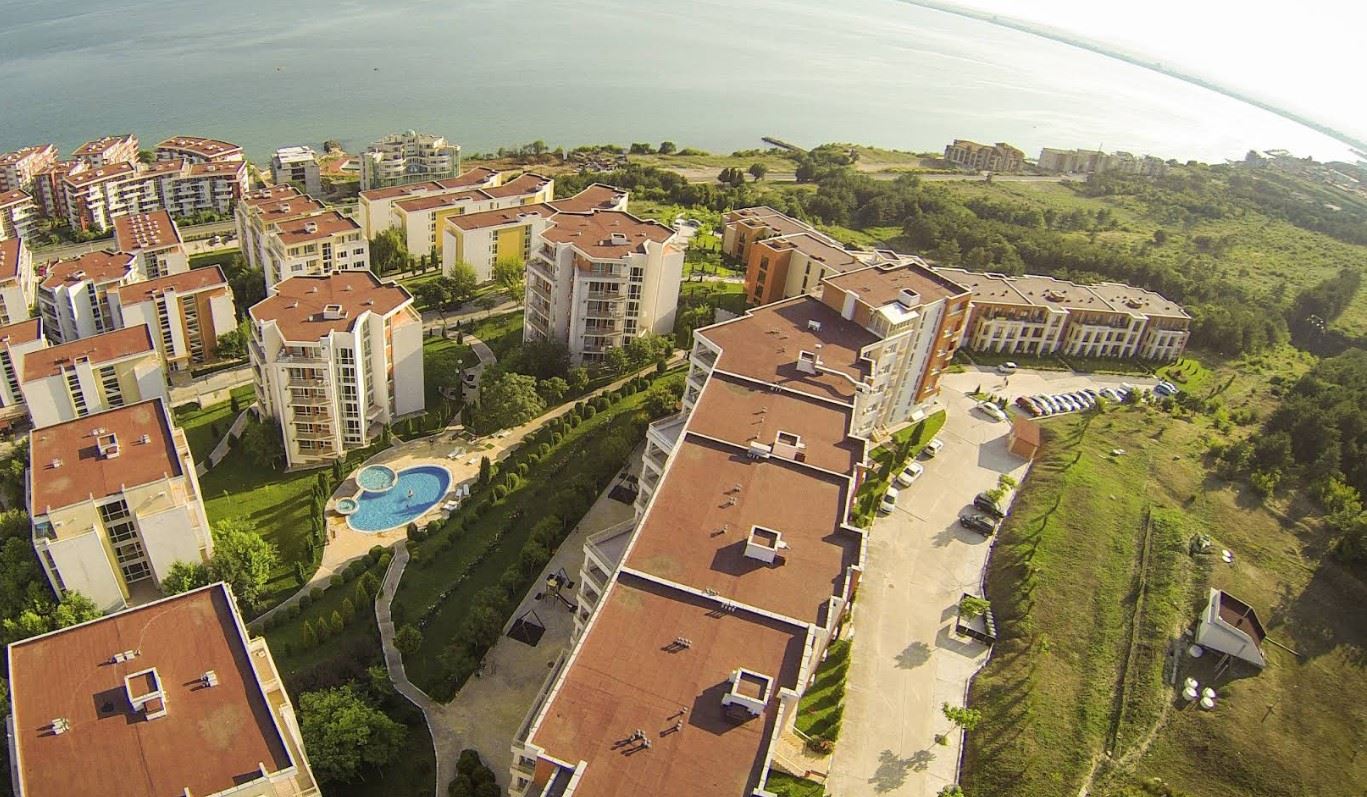 Двустаен апартамент с частична морска гледка в Св. Влас – обзаведен, след ремонт, в луксозен затворен комплекс