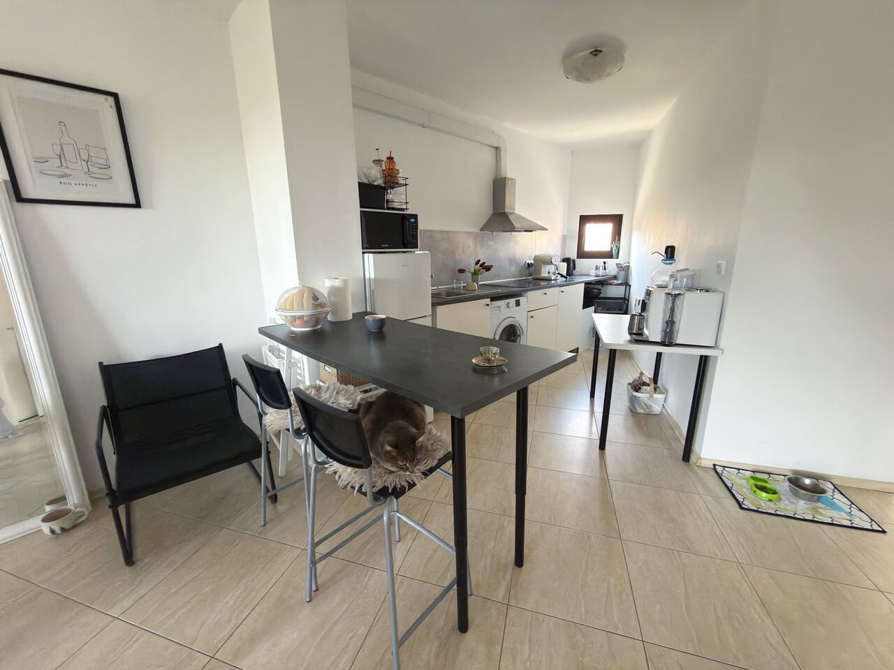 Тристаен апартамент на първа линия в Ахелой – простор, морска панорама и комфорт за цялото семейство