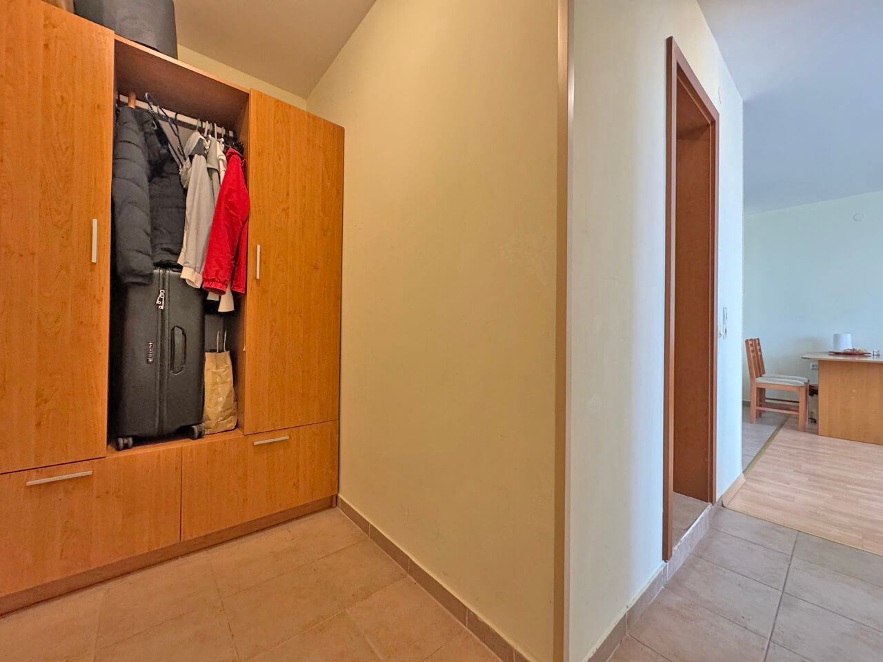 Просторен двустаен апартамент с гледка към басейна в Слънчев бряг