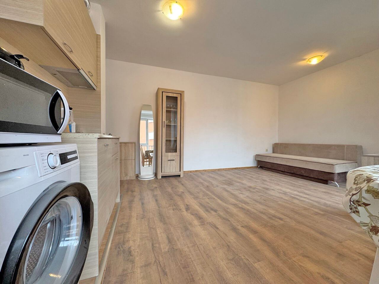 Двустаен апартамент с гледка към басейна в престижен комплекс на Слънчев Бряг