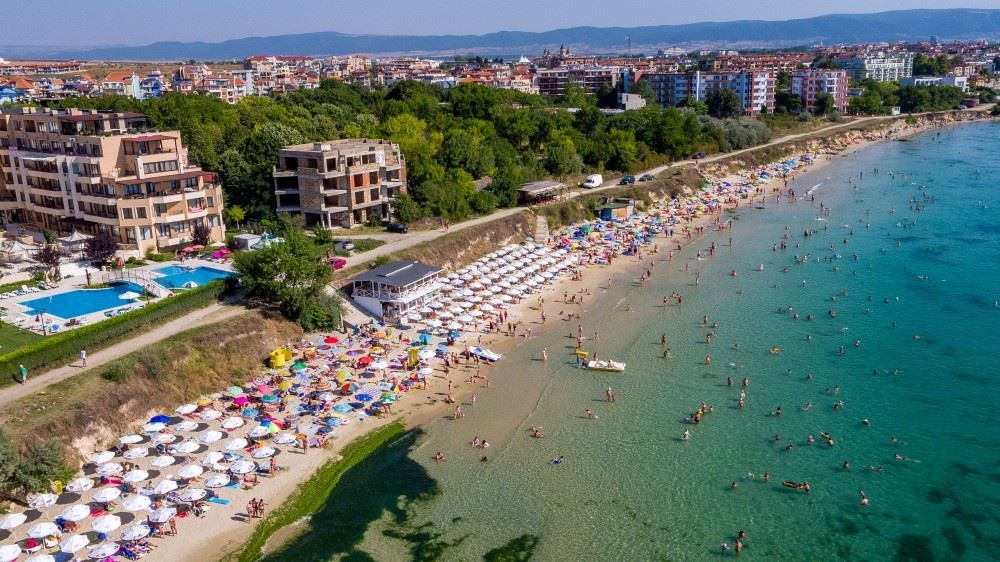 Двустаен апартамент на първа линия в Равда с панорамна морска гледка