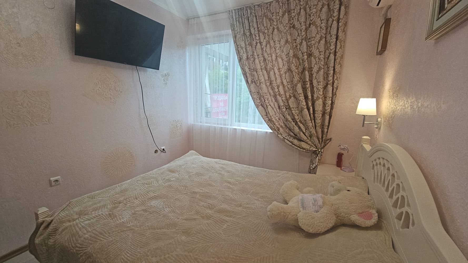 Тристайно жилище в затворен комплекс в Свети Влас – само на 300 м от плажа