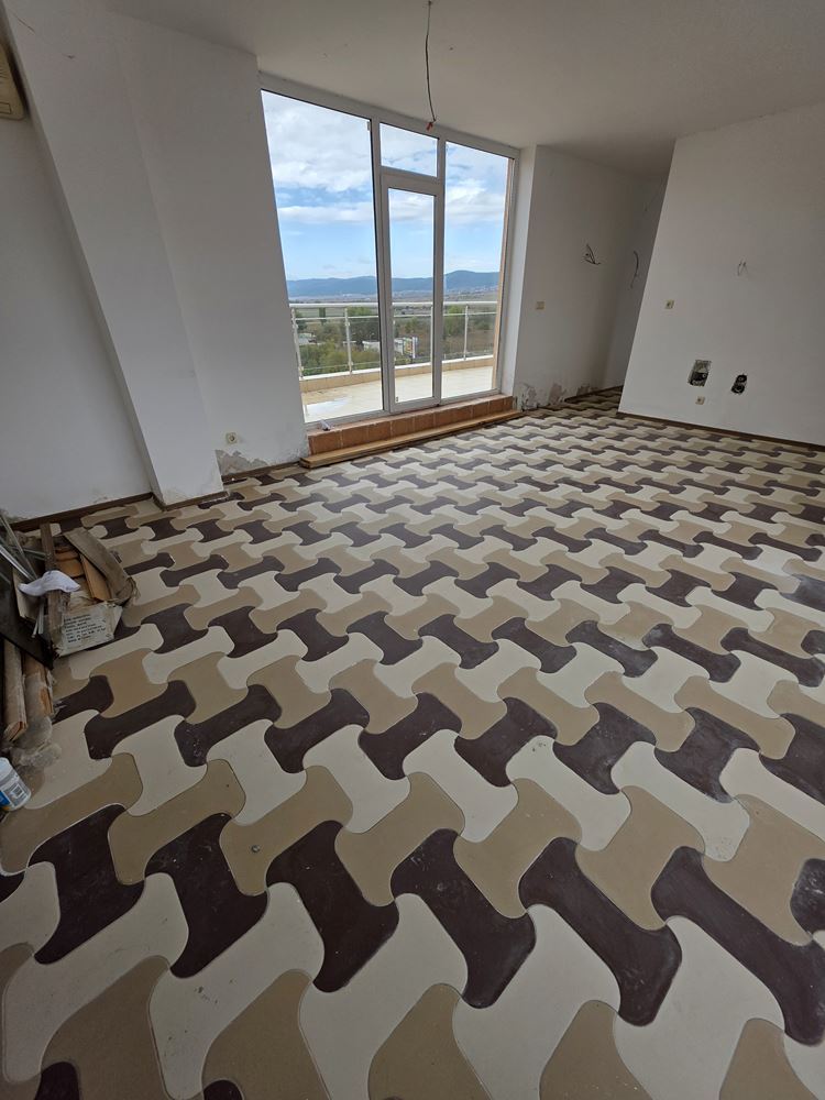 Тристаен апартамент с огромна тераса на 500 м от плажа в Слънчев бряг – 148 м² и отличен потенциал