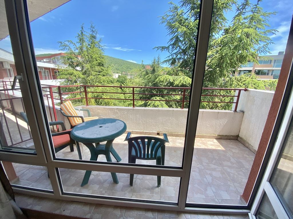 Студио на първа линия в комплекс в Елените – море, планина и ваканционен комфорт в едно