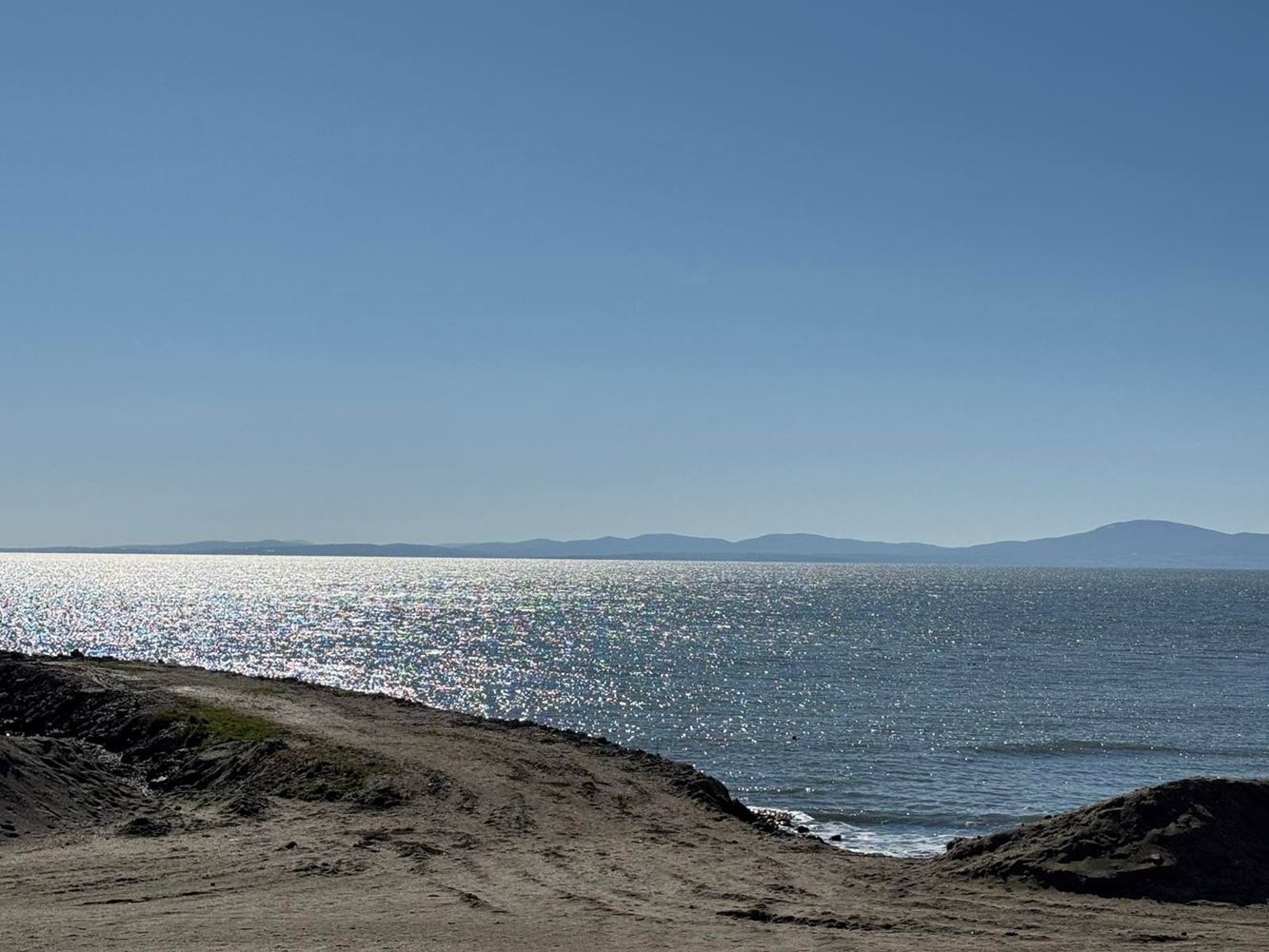 Луксозен двустаен апартамент с панорамна морска гледка в Поморие