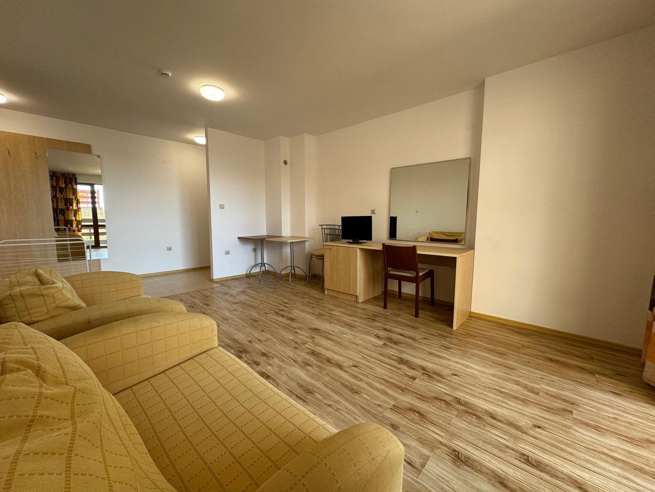 Двустаен апартамент с гледка към басейна в покрайнините на Слънчев бряг – спокойствие, природа и целогодишен комфорт