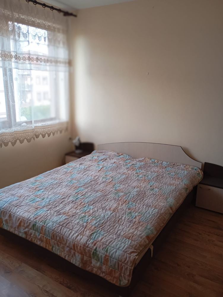 Напълно обзаведен двустаен апартамент на 200 м от плажа в Равда – тишина, зеленина и комфорт в малък комплекс