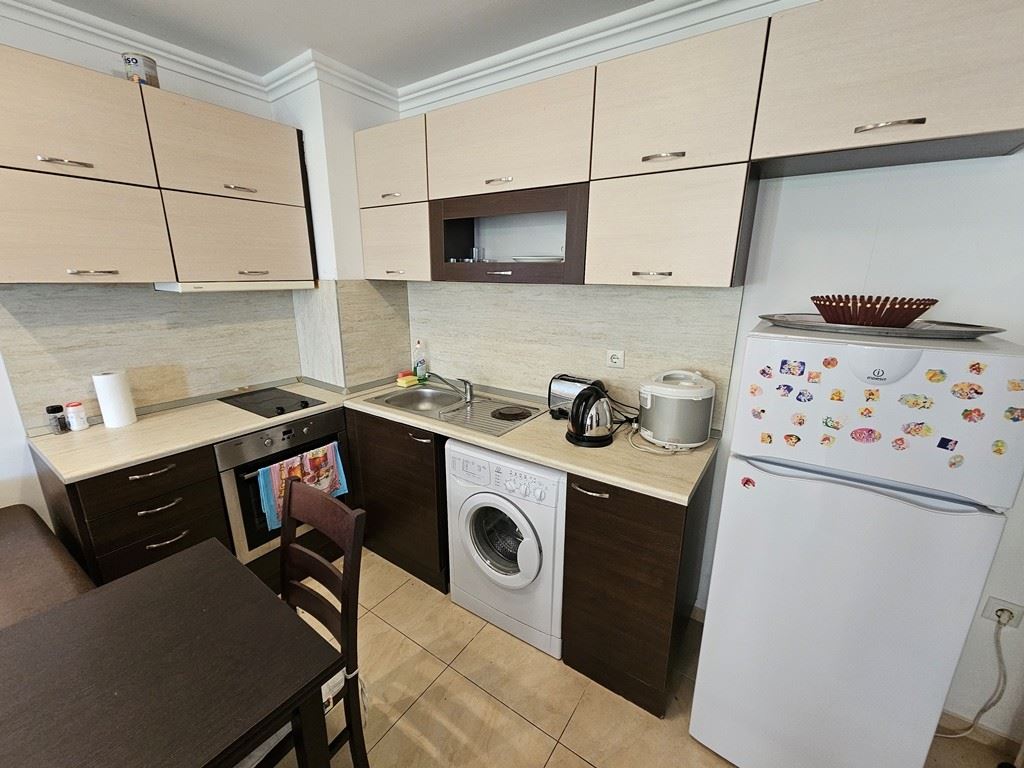 Лукс на първа линия – стилен апартамент с веранда, собствена градина и морска гледка в Свети Влас