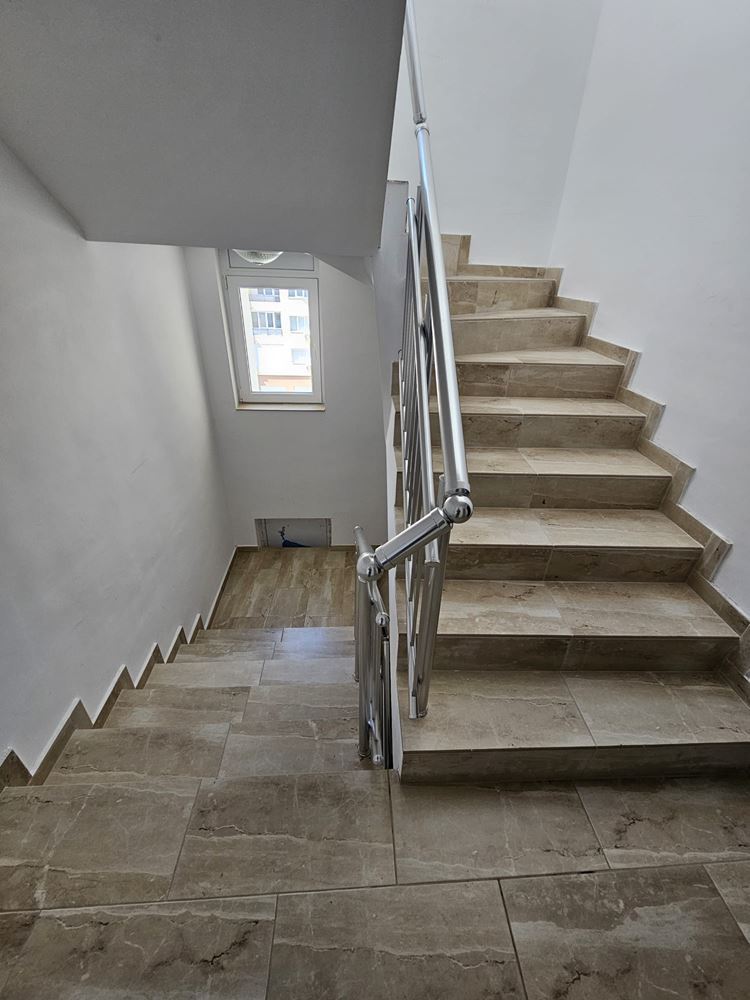 Просторен и светъл тристаен апартамент с две големи тераси в Меден Рудник – идеален за семейство или инвестиция