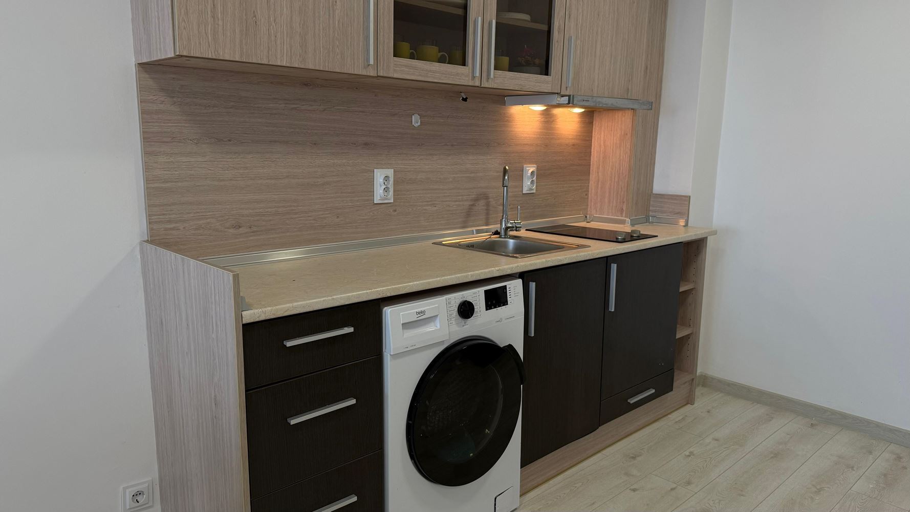 Просторен и модерен двустаен апартамент с всички удобства в Поморие