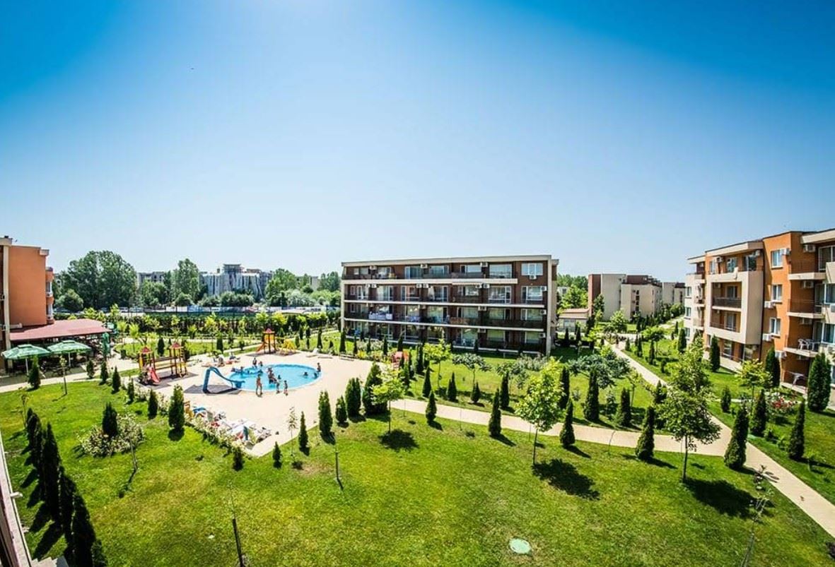 Просторно студио с тераса в модерен комплекс на Слънчев бряг – комфорт и развлечения на кратка разходка от морето