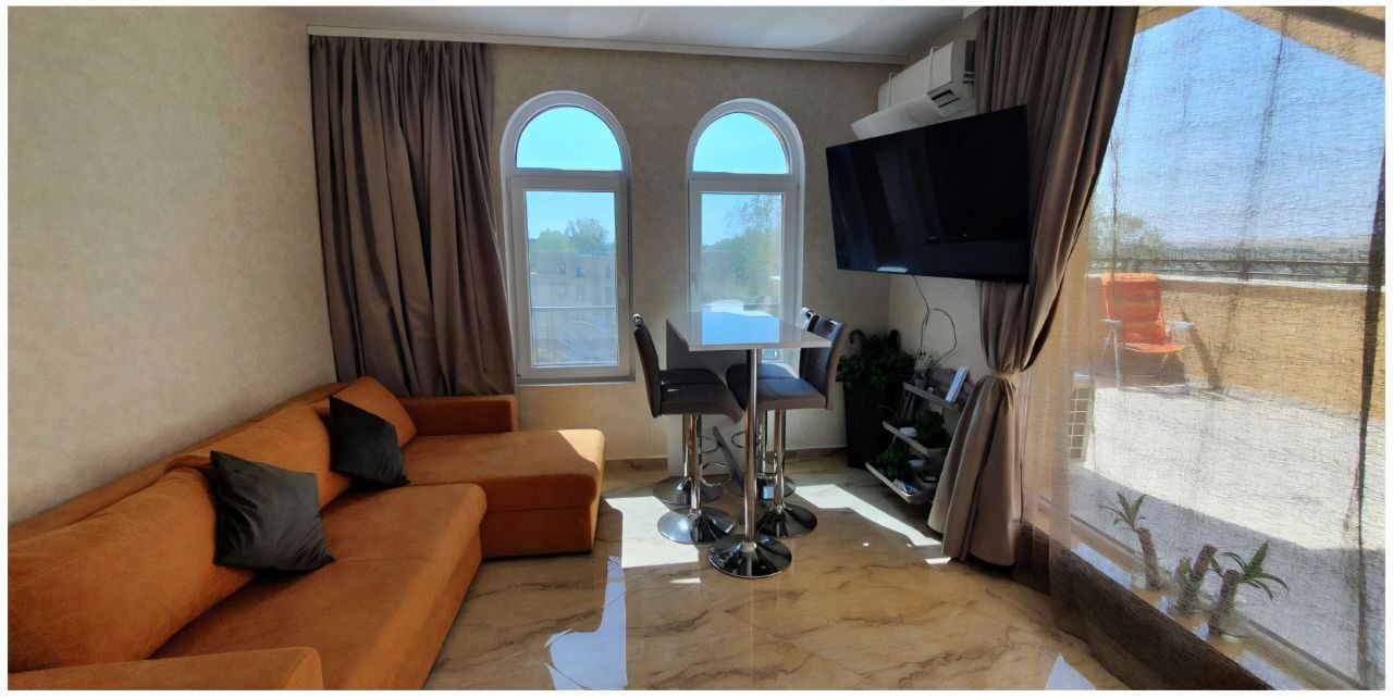 Пентхаус с впечатляваща тераса и панорамна гледка – стил и простор на последния етаж