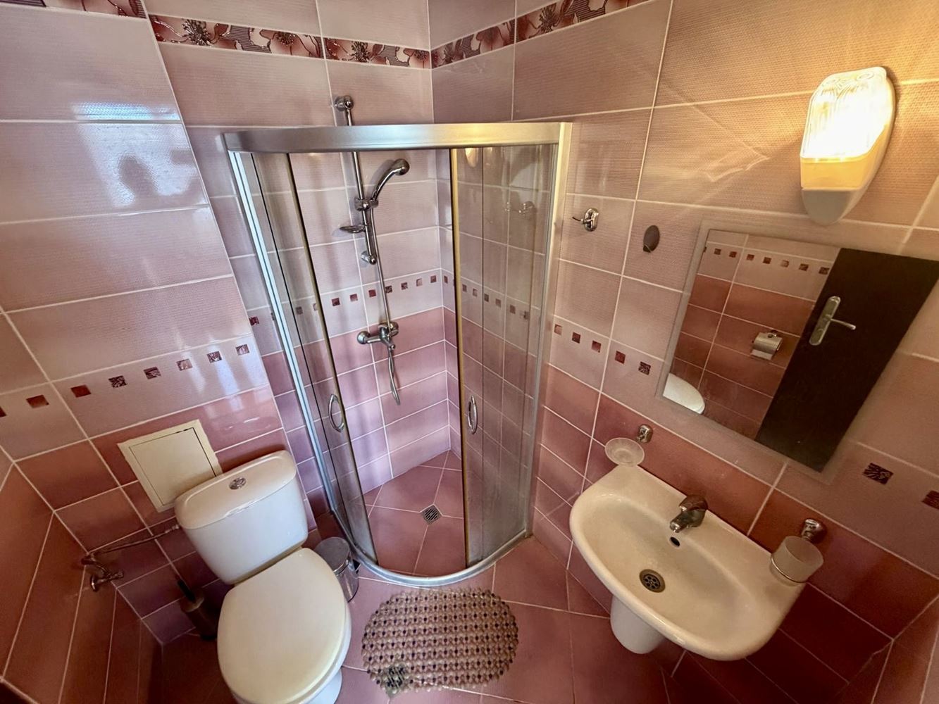 Панорамно студио с впечатляваща морска гледка в Несебър – готово за нанасяне