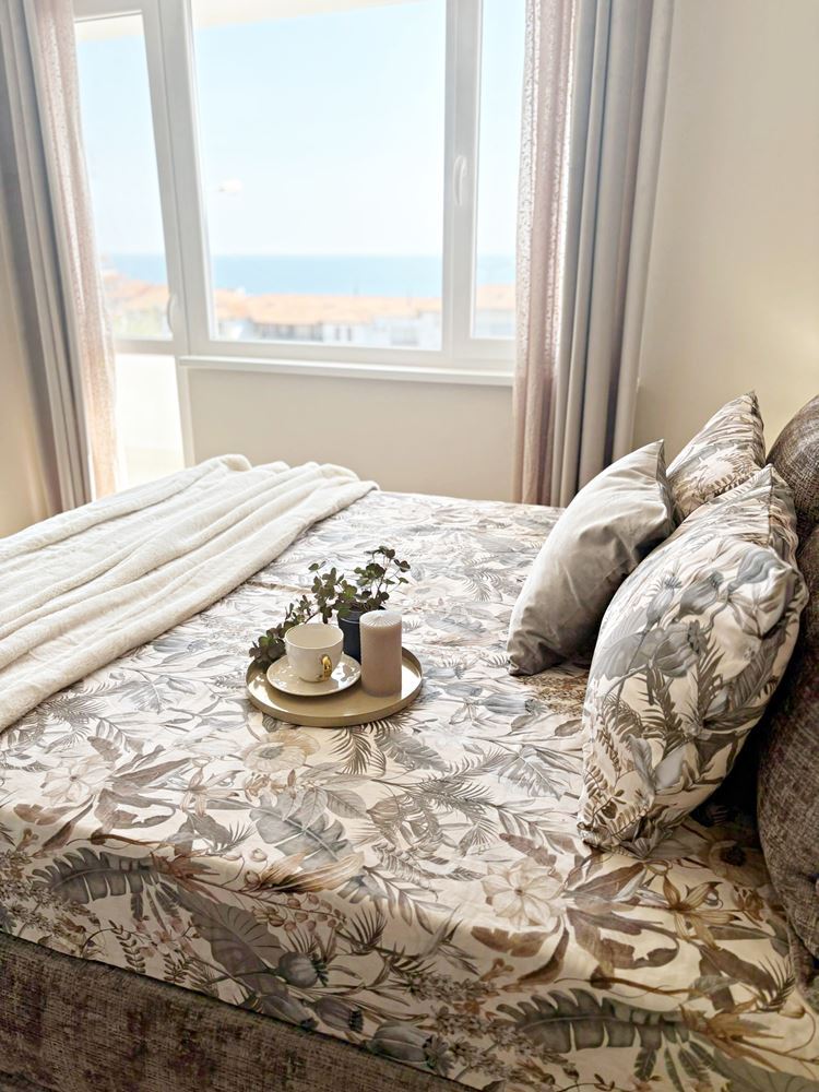 Две независими жилищни пространства с морска гледка в центъра на Свети Влас – дизайнерски интериор и собствено паркомясто