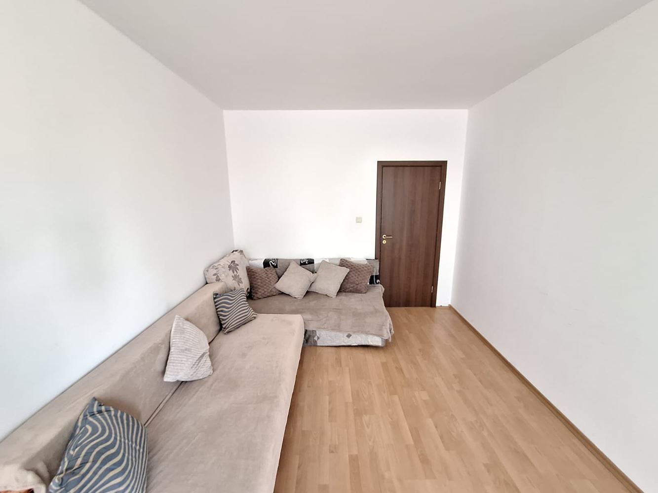 Просторен двустаен апартамент в луксозен комплекс с басейни и спортни удобства