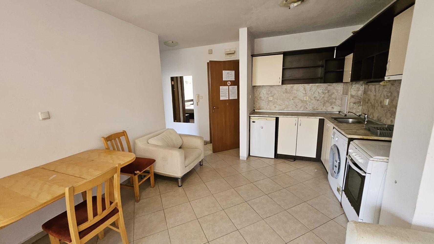 Двустаен апартамент на 200 м от плажа в Слънчев бряг – отлична локация и инвестиционен потенциал