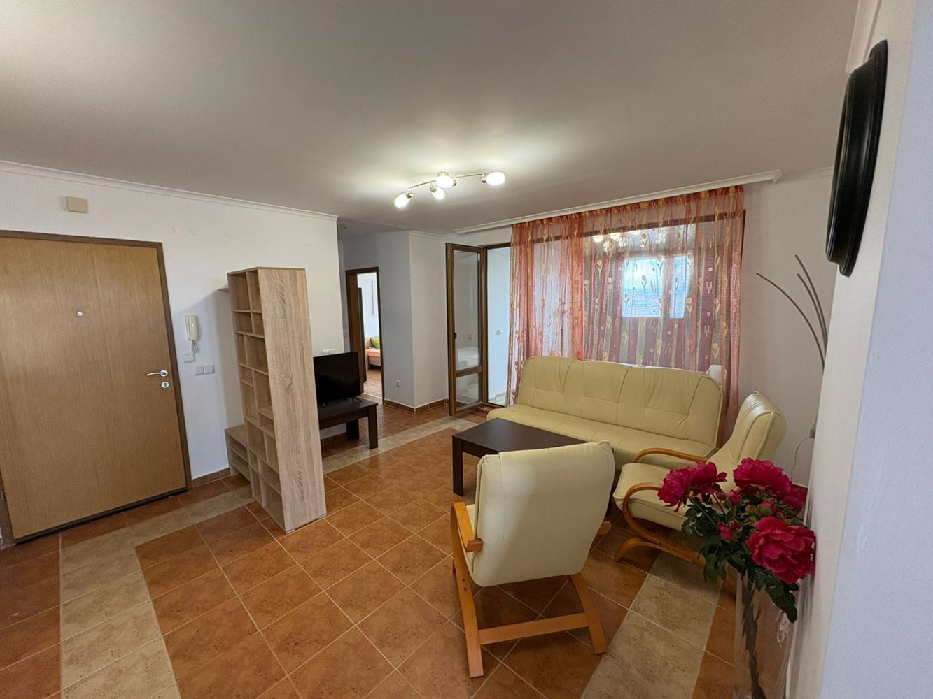 Поморие - просторен тристаен апартамент на първа линия с морска гледка, ниска такса поддръжка 