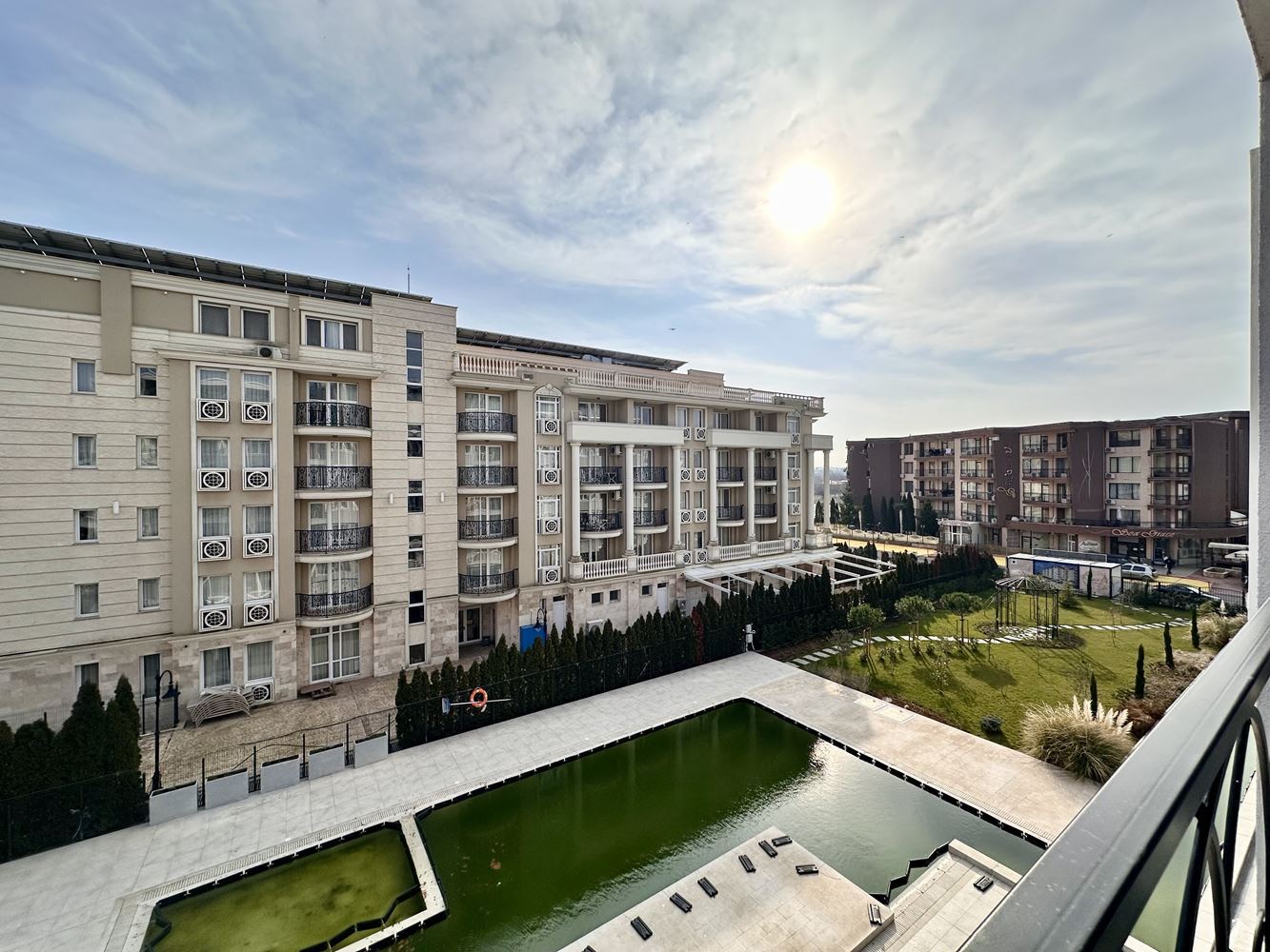 Уютен двустаен апартамент с гледка към басейн и зелени площи в Слънчев бряг – готов за ползване