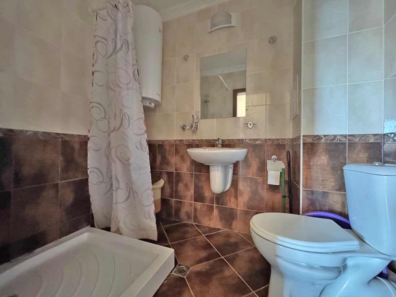 Просторен тристаен апартамент в бутиков комплекс на метри от морето в Свети Влас