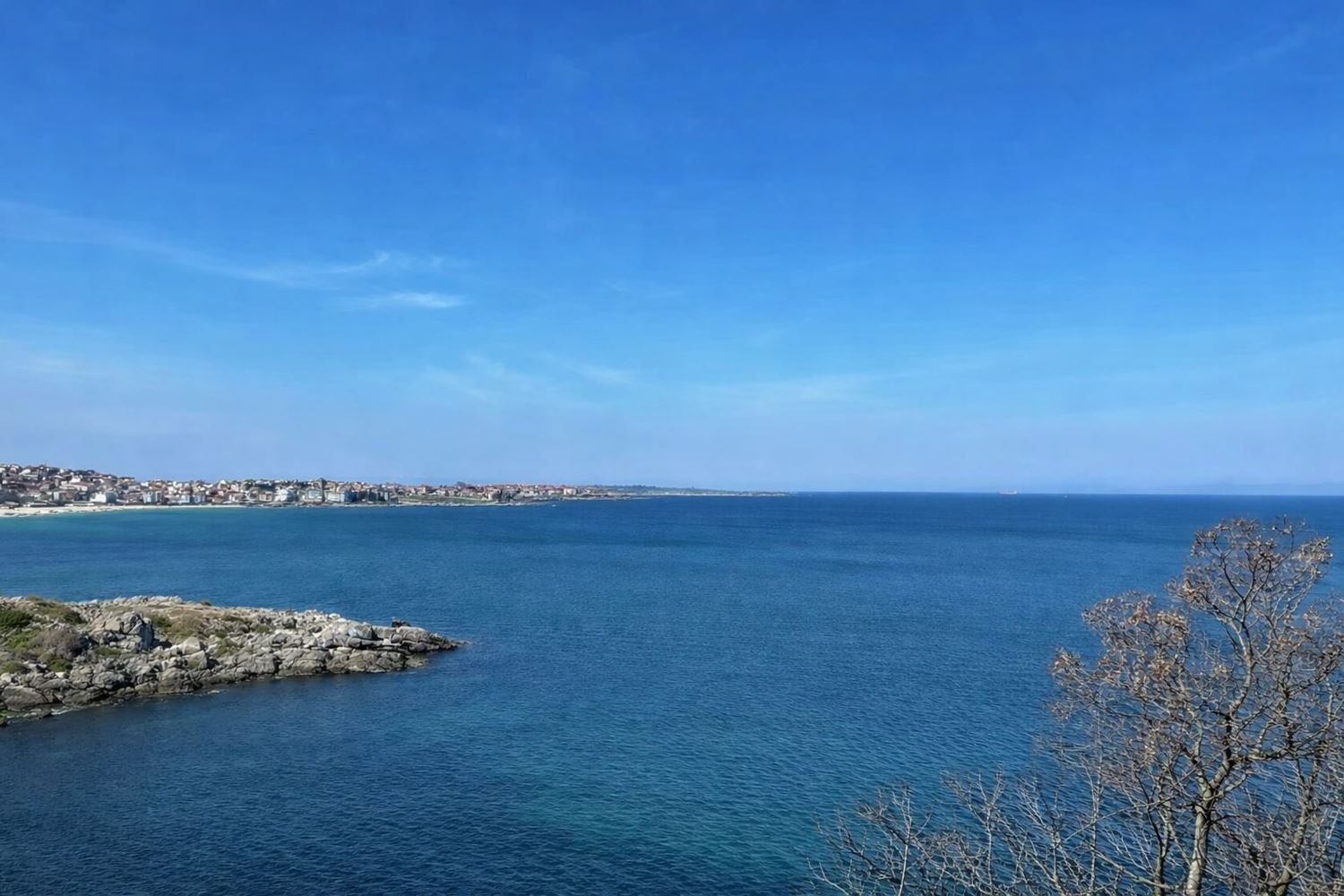 Мезонет на първа линия море в Созопол с панорамни гледки и бутикова локация