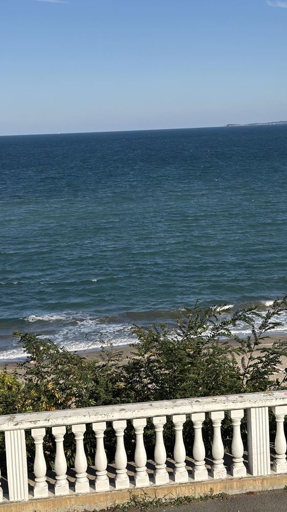 Двустаен апартамент на първа линия море в Поморие – модерна архитектура, морски панорами и отлична локация!