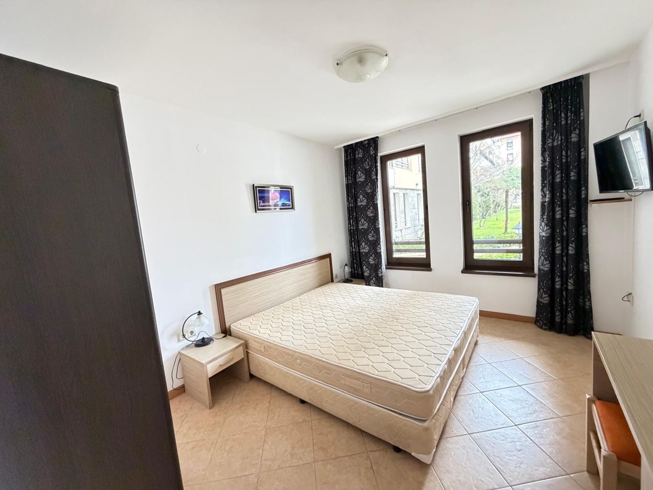 Просторен тристаен апартамент с директен излаз към собствен двор в Слънчев бряг – комфорт, лукс и уют