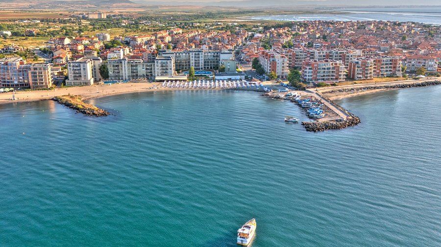 Прекрасно студио на първа линия в Поморие с морска гледка – уют, комфорт и престижна локация