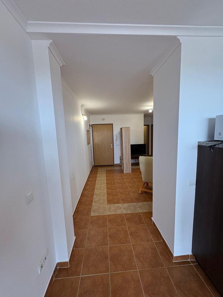 Поморие - просторен тристаен апартамент на първа линия с морска гледка, ниска такса поддръжка 