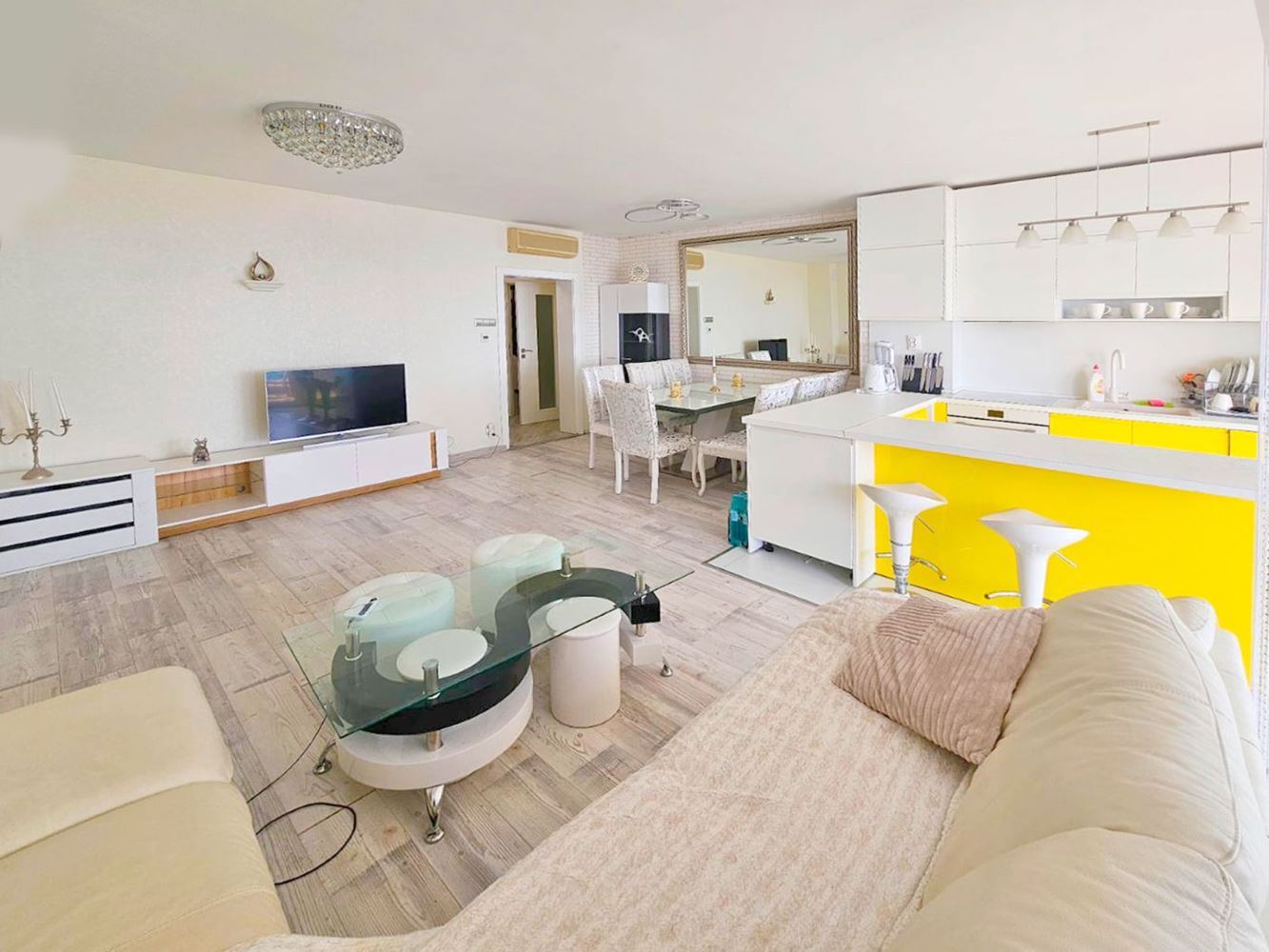 Луксозен тристаен апартамент с морска гледка на първа линия в Равда – 114 м², две тераси и пълен комфорт