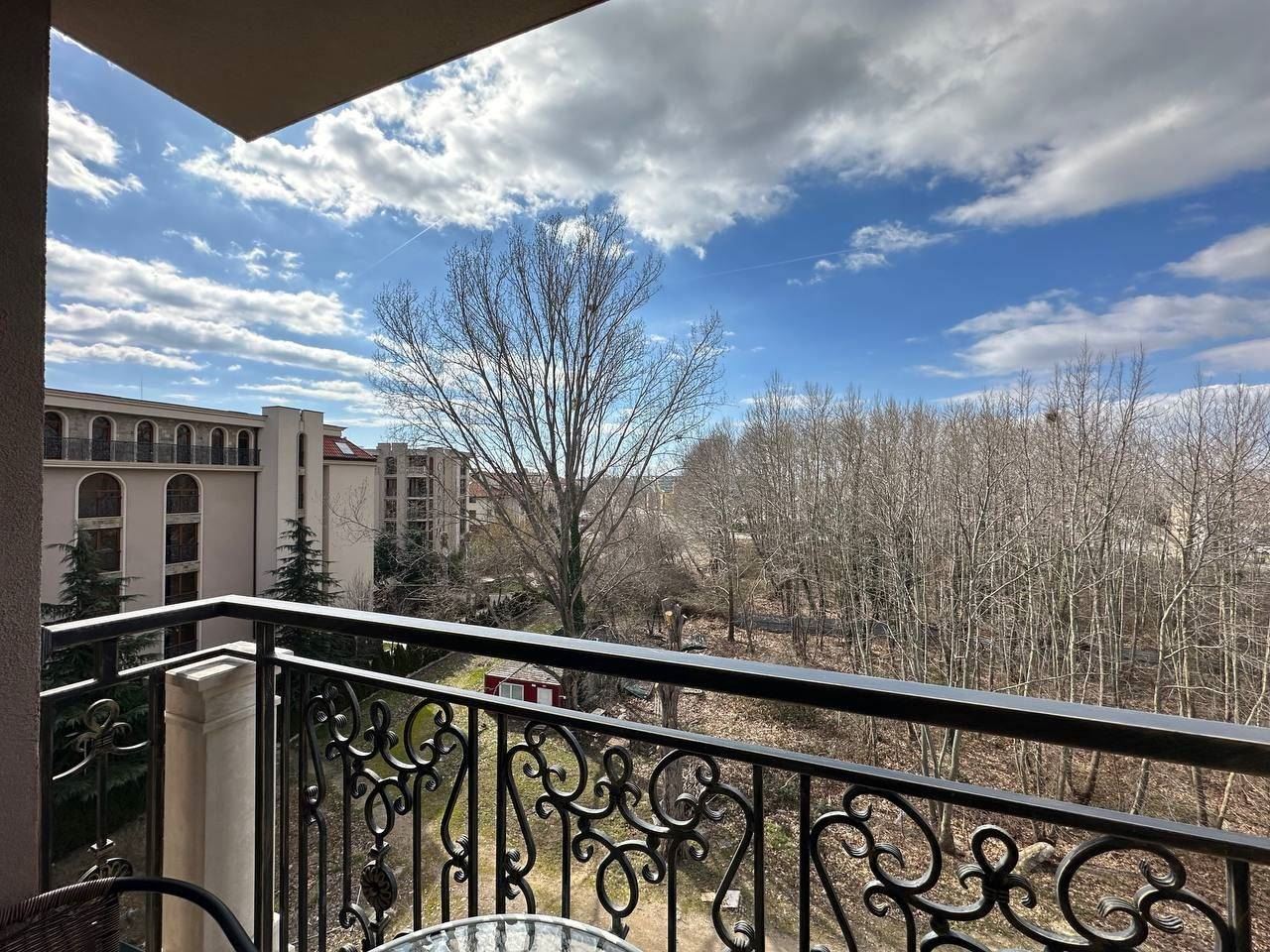 Тристаен апартамент в елитен комплекс на Слънчев бряг – модерен лукс, комфорт и морска атмосфера