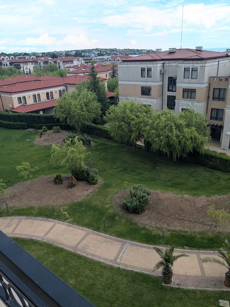 Двустаен апартамент с частична морска гледка в луксозен комплекс със собствена инфраструктура в Созопол