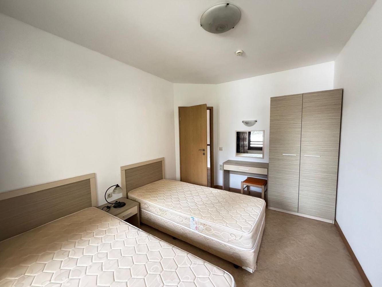 Просторен тристаен апартамент с директен излаз към собствен двор в Слънчев бряг – комфорт, лукс и уют