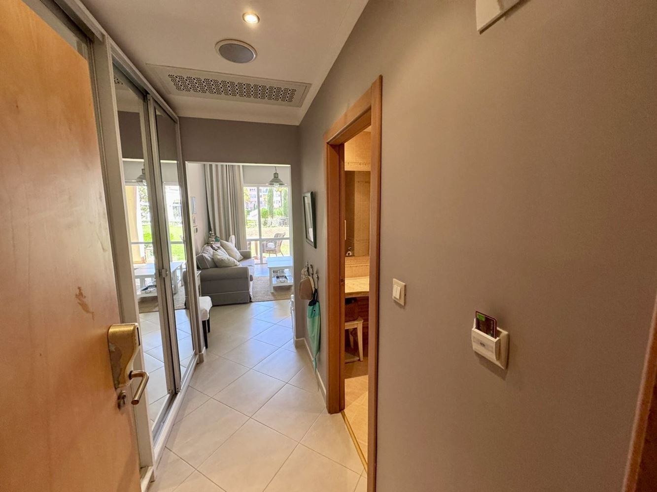 Луксозен двустаен апартамент в престижен комплекс на първа линия - комфорт, стил и безкрайни удобства