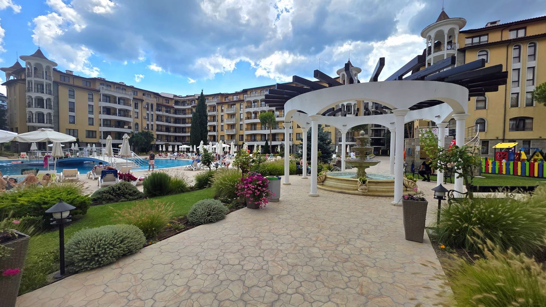 Студио в Слънчев бряг – уютно морско убежище в комплекс с басейни, SPA и фитнес