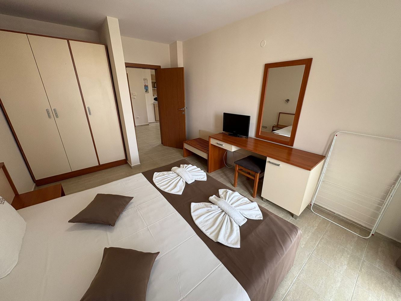 Просторен тристаен апартамент с отлични удобства и готов за нанасяне – перфектна инвестиция и комфортно жилище