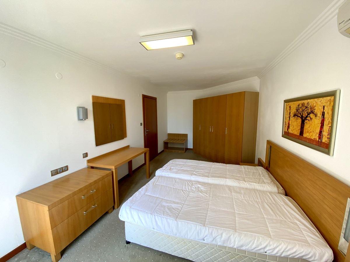 Просторен двустаен апартамент на първа линия в Равда – лукс, природа и впечатляваща гледка към басейна