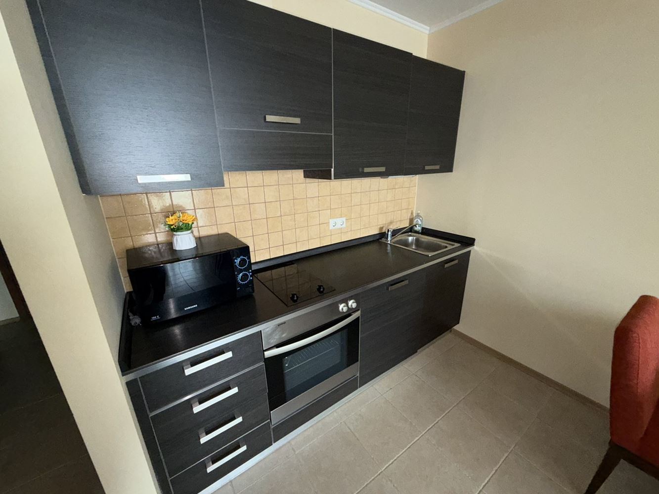 Тристаен апартамент в Поморие с фронтална морска гледка – луксозен живот на първа линия