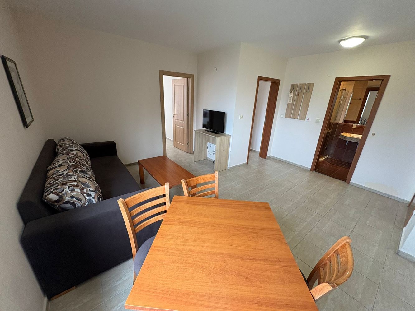 Просторен тристаен апартамент с отлични удобства и готов за нанасяне – перфектна инвестиция и комфортно жилище