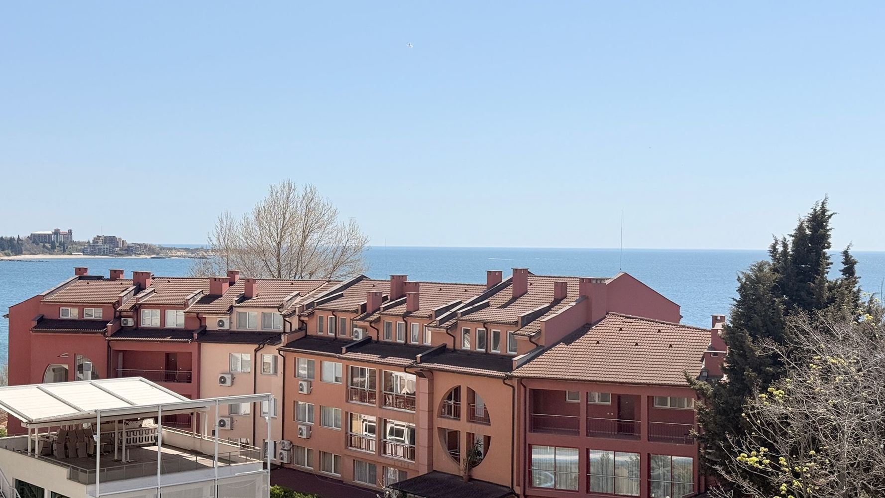 Луксозен четиристаен апартамент на първа линия в Равда – простор, престиж и впечатляваща морска панорама