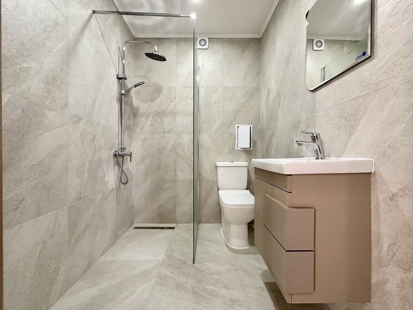 Уютен двустаен апартамент с гледка към басейн и зелени площи в Слънчев бряг – готов за ползване