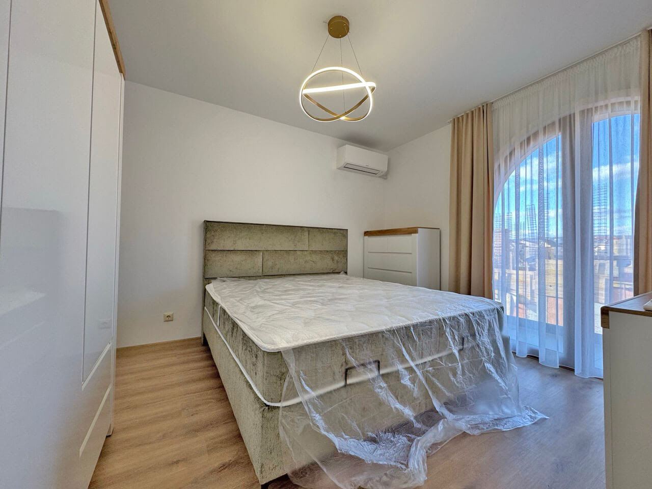 Изключителен двустаен апартамент на партер в престижен комплекс в Слънчев бряг